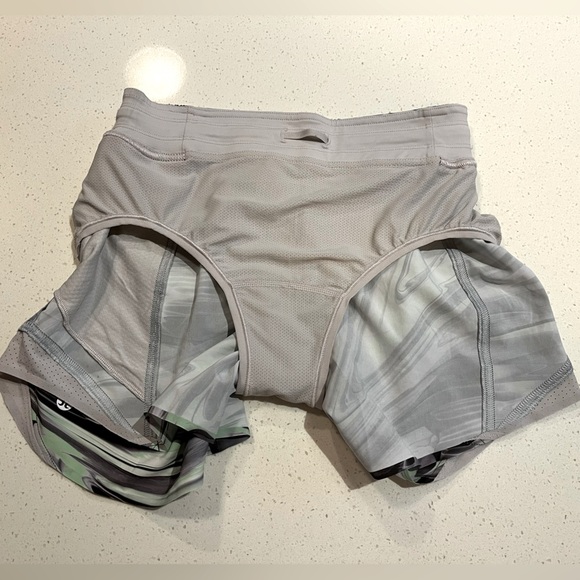 Lululemon Hotty Hot High-Rise Short 4" *Special Edition Paint Glide Warp Multi 4 - Picture 8 of 9